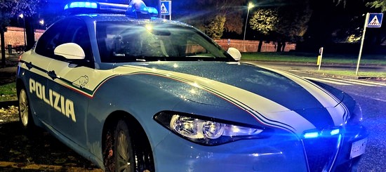 Suona l’allarme e i ladri scappano senza bottino: colpo sfumato ad Arezzo