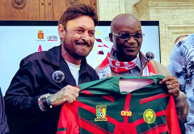 Addio a Totò Schillaci, campione delle Notti Magiche. A maggio a Pienza con Roger Milla
