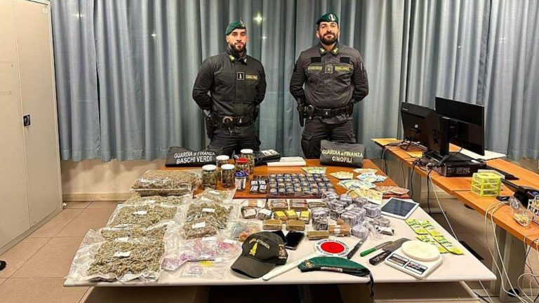 Pisa, arrestati due studenti universitari in possesso di 10 kg di droga