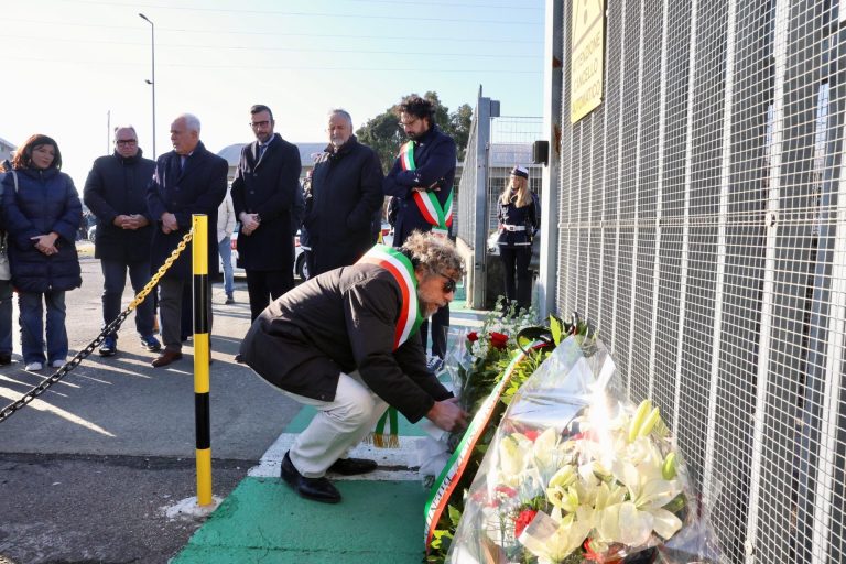 La Toscana si ferma per le vittime dell’esplosione di Calenzano: a Firenze chiuso il mercato natalizio