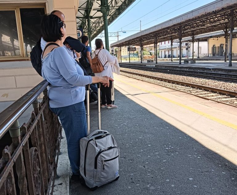 Orario modificato al treno Livorno-Pisa, interrogazione di Simiani: “Problemi notevoli per studenti e lavoratori”