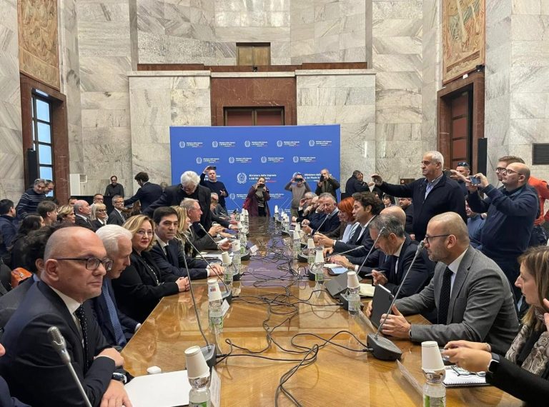 Beko, incontro a Roma con ministro Urso. “Affitto stabilimento fuori mercato”