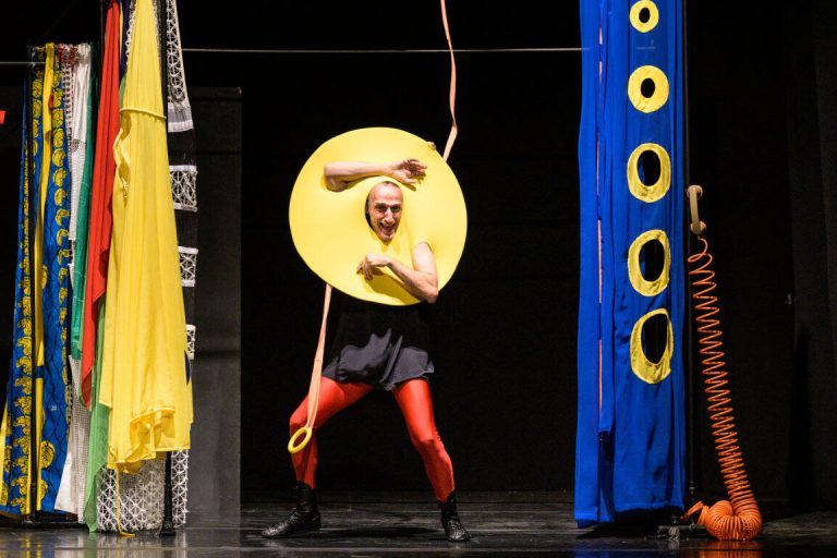 IO. I due poeti dell’assurdo Flavia Mastrella e Antonio Rezza al Teatro Nuovo