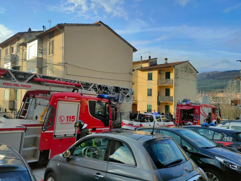 A fuoco una palazzina a Vaiano, morta 81enne: immobile evacuato