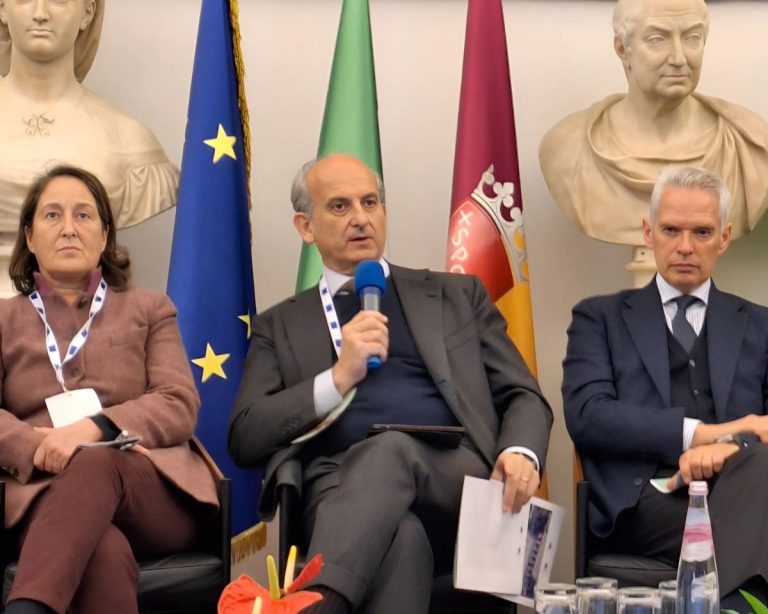 Vinitaly. UIV: Distributori Usa non vogliono condividere il dazio. Frescobaldi: Imprese italiane non devono cedere