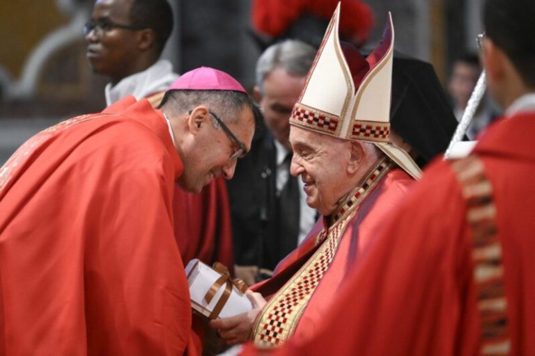 In preghiera per papa Francesco. La chiesa fiorentina si ritrova