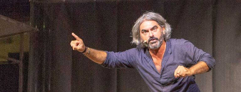 Happy Days. Stefano Santomauro sul palco del Teatro Corsini