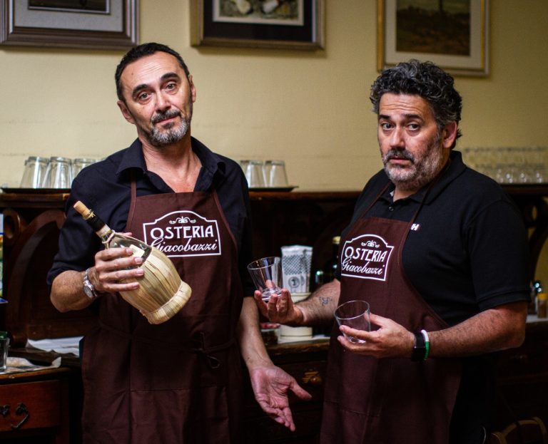Osteria Giacobazzi. Al Teatro Cartiere Carrara si ride, si mangia, ci si commuove