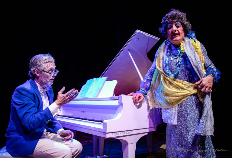 Bruna, per carità! Alessandro Riccio e Alberto Becucci sul palco del Teatro di Rifredi