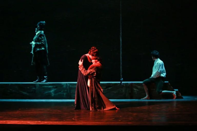 Don Carlos di Marco Filiberti cala il ‘Sipario Blu’ dei Teatri di Siena