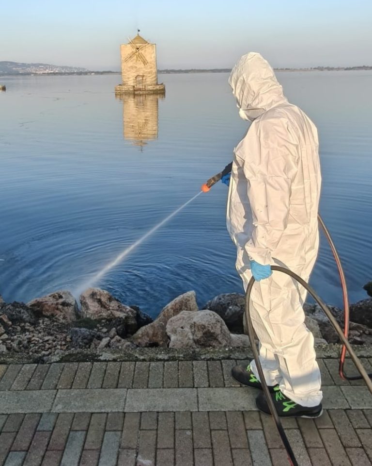 Nuova disinfestazione contro in moscerini nella laguna di Orbetello