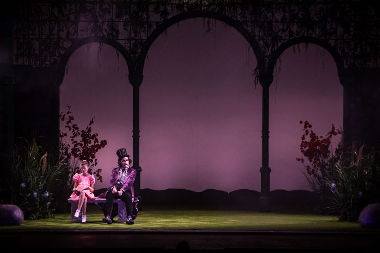 Alice nel paese delle meraviglie. Il musical della Compagnia delle Formiche approda al Teatro Manzoni