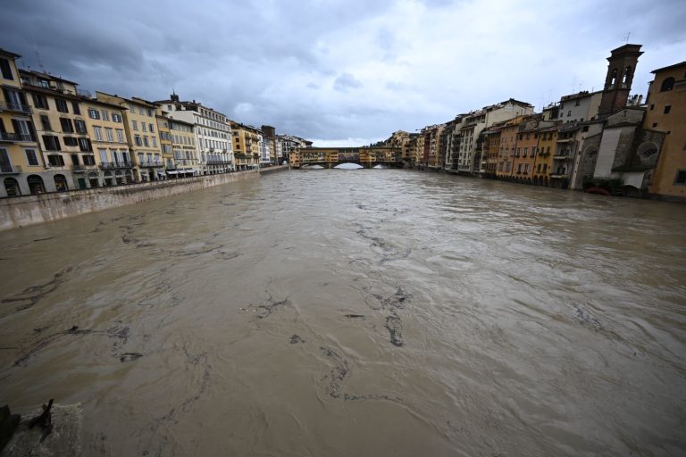 Maltempo. Piena Arno attesa nel pomeriggio a Firenze, in nottata a Pisa. Allerta rossa, invito a prudenza