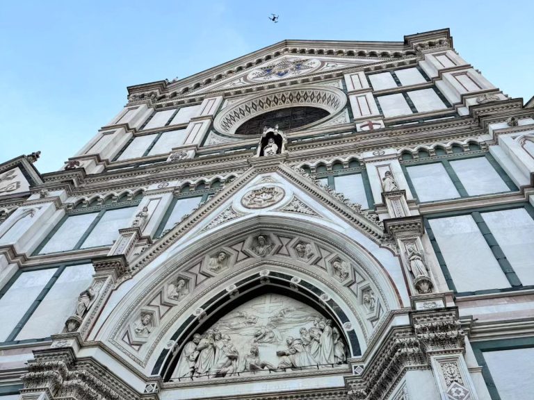 Michelangelo compie 550 anni. In Santa Croce restaurata lastra tombale di famiglia