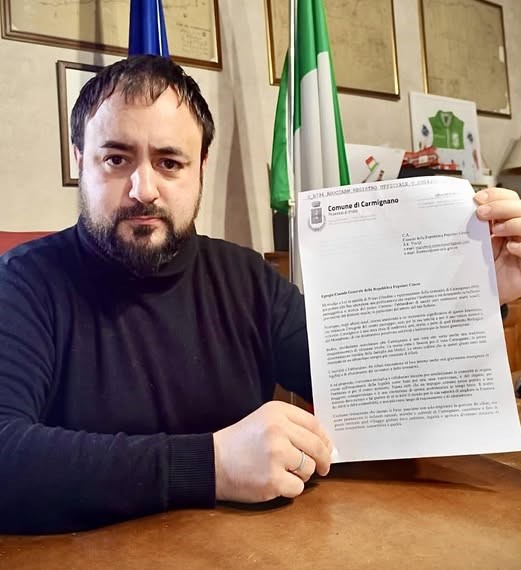 Sindaco porta imprenditori cinesi a vedere i “sacchi neri” abbandonati