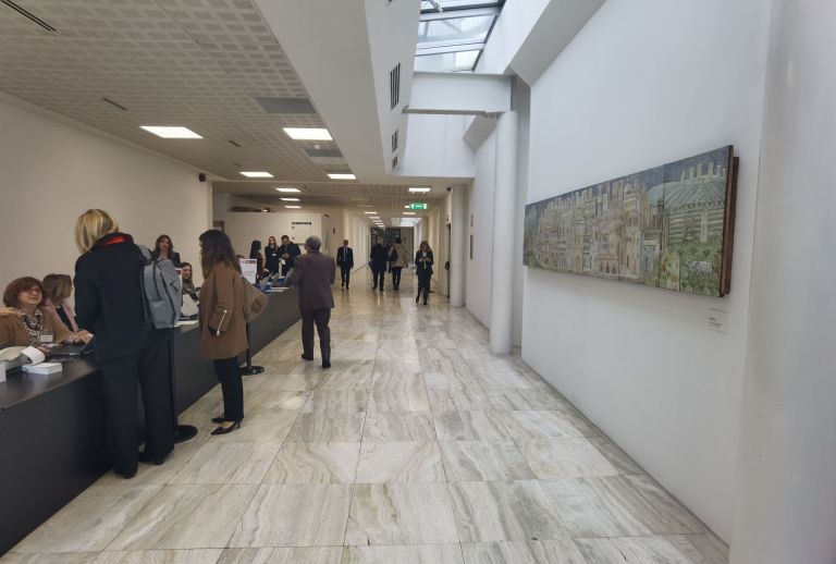 Mps, iniziata assemblea degli azionisti: probabile il sì a Mediobanca. Lovaglio: “Possiamo creare valore da subito”