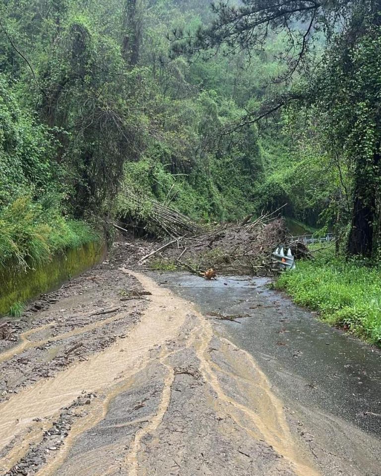 Maltempo e frane in Toscana, in Versilia 1.500 persone isolate: Giani annuncia lo stato di emergenza