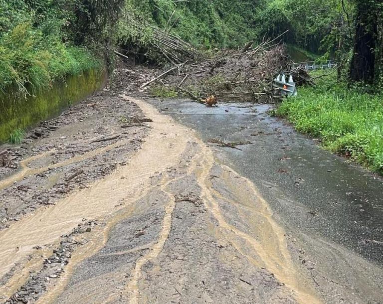 Maltempo e frane in Toscana, in Versilia 1.500 persone isolate: Giani annuncia lo stato di emergenza