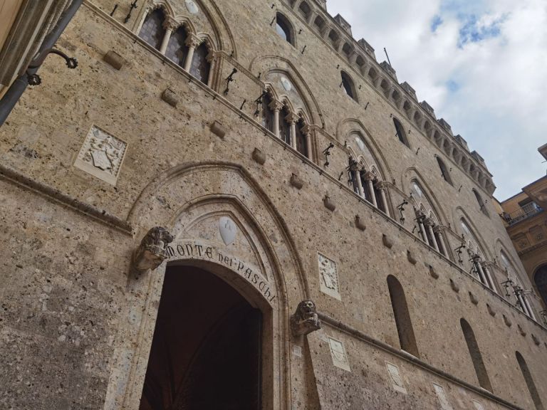 Generali conferma i vertici ma su Mediobanca la partita è in salita. E Mps sale ancora in Borsa