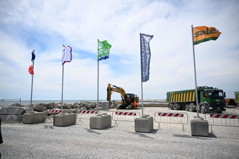 Livorno, posata la prima pietra della Darsena Europa: progetto da oltre 800 milioni