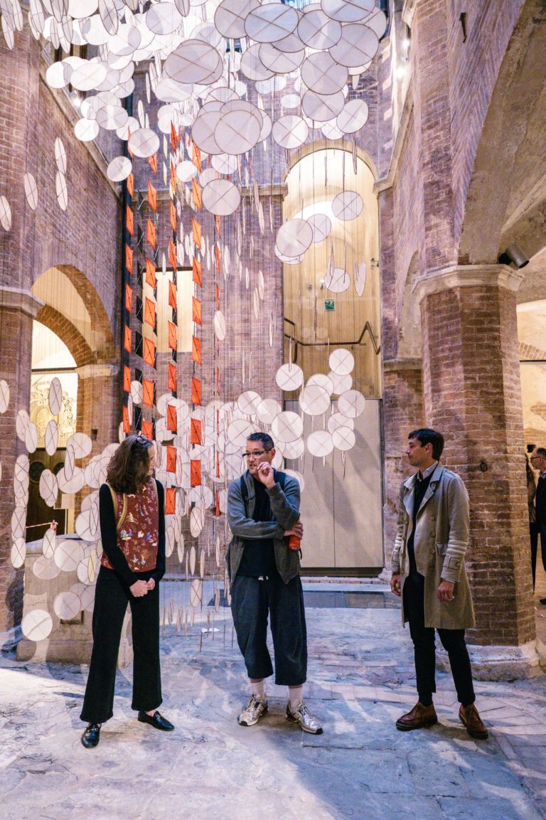Path to the Sky inizia il nuovo percorso del Santa Maria della Scala: inaugurata la mostra di Jacob Hashimoto