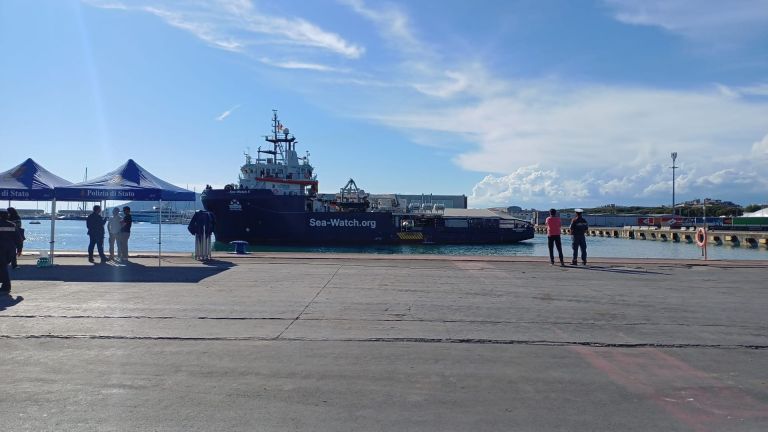 Altro sbarco di migranti in Toscana: in 190 a Marina di Carrara