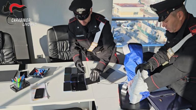 Caf abusivo per l’ingresso di persone irregolari: cinque arresti