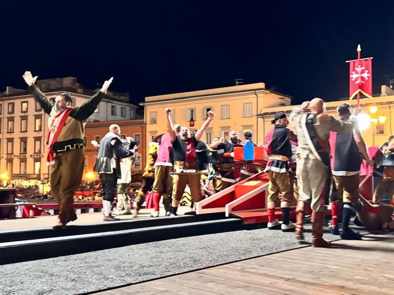 Gioco del Ponte, festeggia la parte di Mezzogiorno della città. C’è voluta la bella tra Nazionali