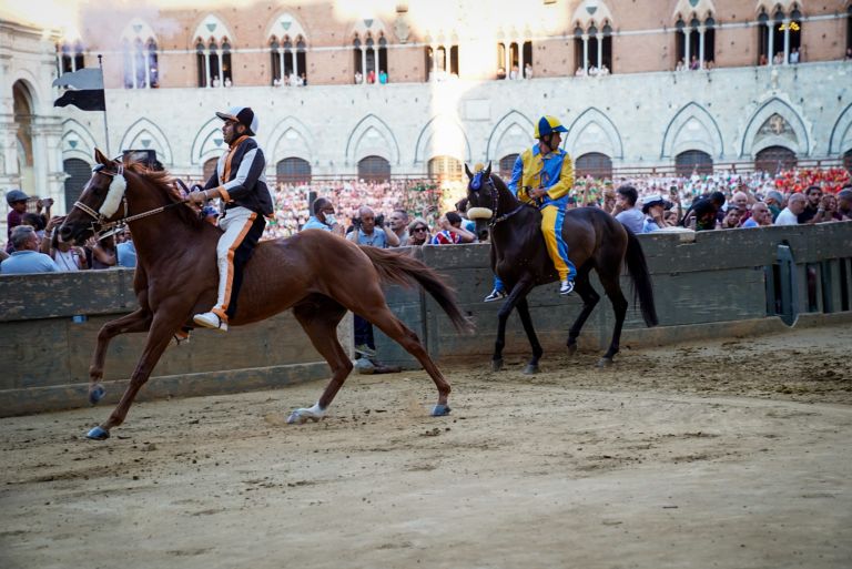 Palio 2 luglio, la Lupa vince la terza prova