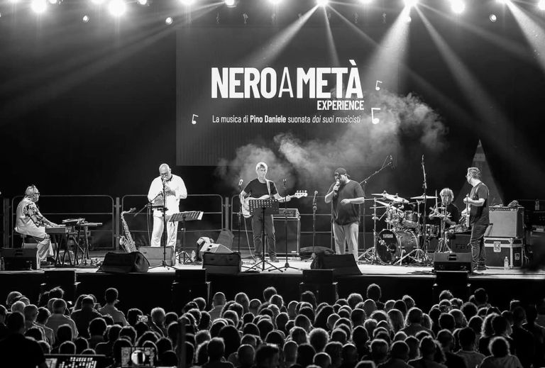 Nero a metà Experience. La musica di Pino Daniele suonata dai suoi musicisti inaugura la stagione dei concerti al Giardino Scotto