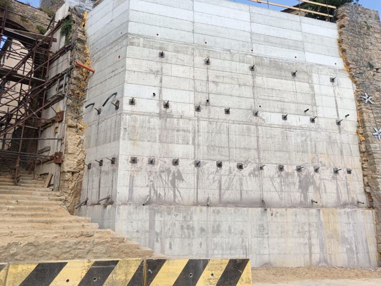 Volterra ricostruito in cemento armato il muro di San Felice crollato