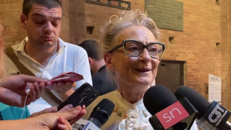 Palio del 2 luglio. Parla senese il Drappellone dipinto da Manganelli
