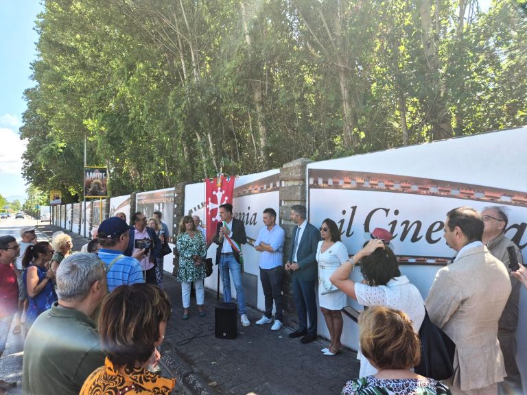 Un murale per ricordare gli studios. Tirrenia celebra il suo cinema