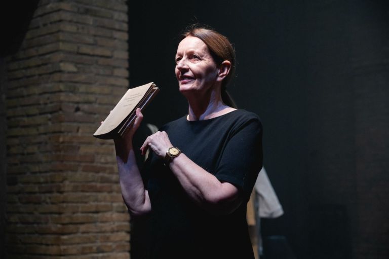Inequilibrio Festival. L’intramontabile diva Greta Garbo raccontata dall’attrice premio Ubu Daria Deflorian