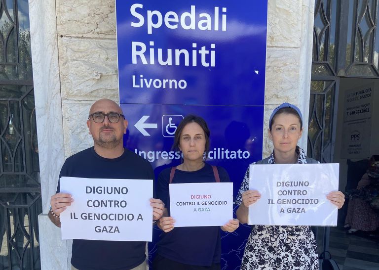 I sanitari toscani in digiuno “contro il genocidio a Gaza”: la protesta davanti agli ospedali