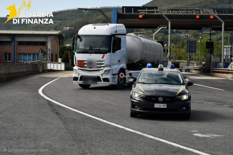 Trovata benzina non conforme in due distributori del Senese: è rischiosa anche per gli utenti