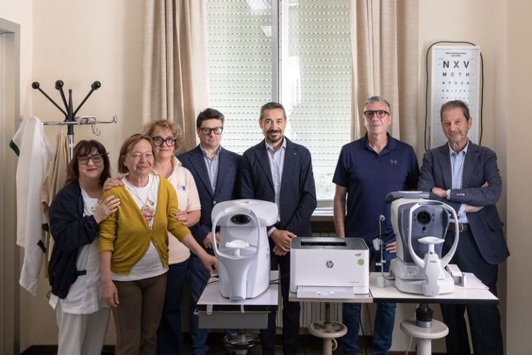 Donato Perseus, il microscopio per oculistica. La Fondazione CRV sostiene la sanità volterrana
