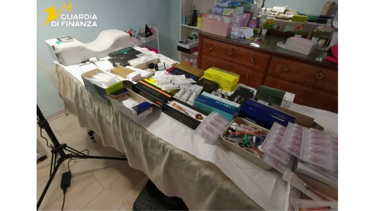 Scoperto ambulatorio clandestino di medicina estetica: denunciata 33enne