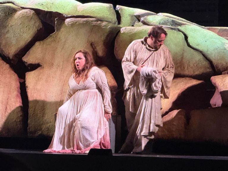 Maria Josè Siri incanta con Manon Lescaut e si racconta. Gli inizi, l’amore per il canto: “Fare la cantante è un percorso di umiltà”