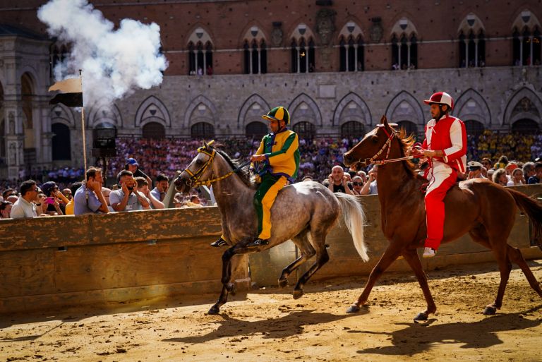 Palio 16 agosto, il Bruco vince la quarta prova
