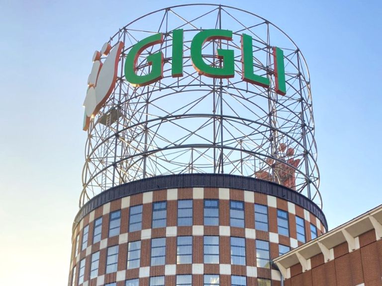 A Ferragosto ci vuole lo sciopero per chiudere il centro commerciale. Ai Gigli la protesta dei sindacati
