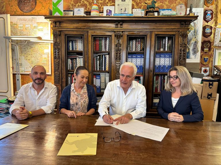 Regionali. Siglato a Firenze il patto di coalizione tra Pd e M5S per Giani presidente