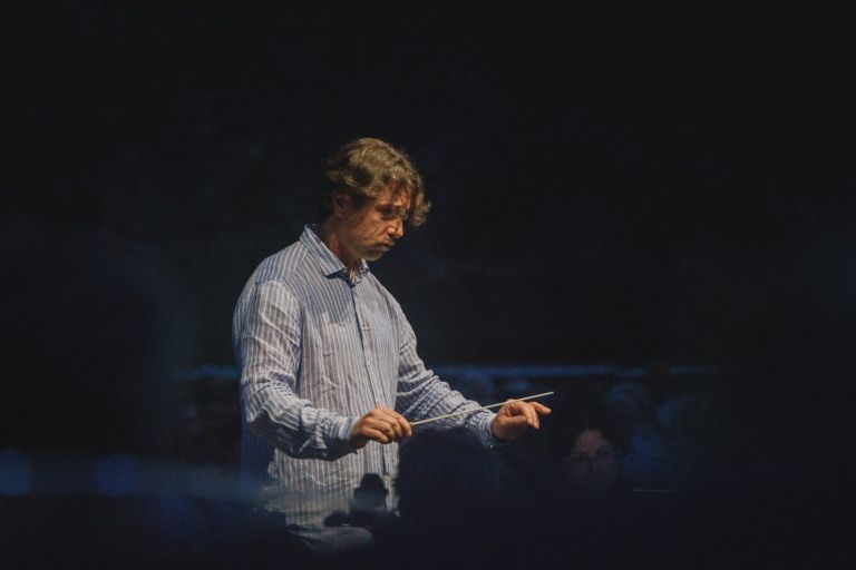 Valerio Galli. Dall’America all’Europa, il ritorno a Torre del Lago: il maestro viareggino dirige Manon