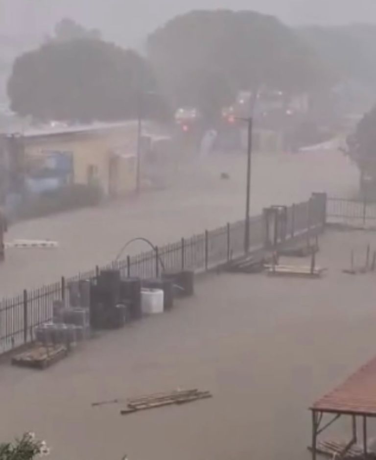 Maltempo Elba: interrotte le linee telefoniche. Strade come fiumi. LE IMMAGINI