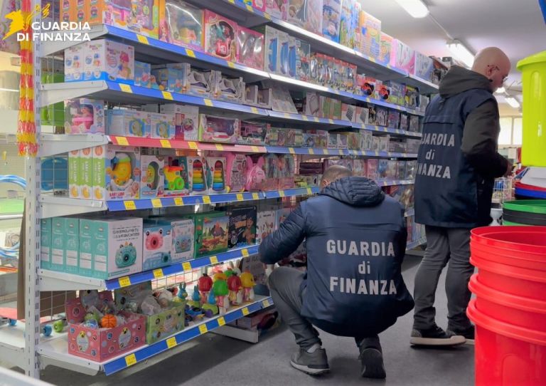 Prato, sequestrati 24 mila giocattoli potenzialmente pericolosi
