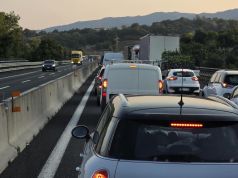 Dal 3 novembre divieto di sorpasso per i tir tra Incisa e Chiusi: tre mesi di sperimentazione sull’A1