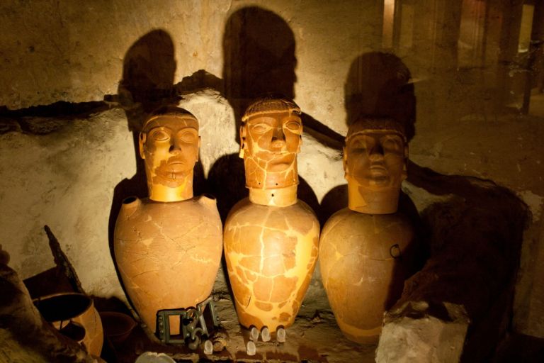 Nel Museo civico e archeologico di Chianciano Terme la più grande collezione di canopi etruschi antropomorfi al mondo