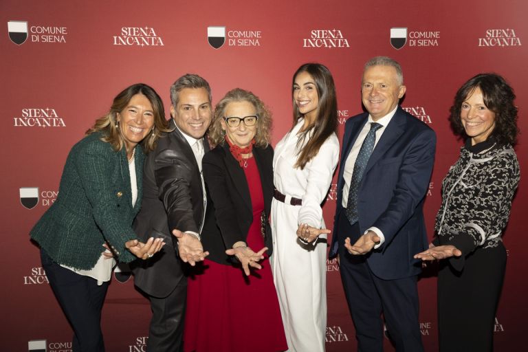 Siena incanta per Natele: il 31 dicembre Irama in piazza del Campo