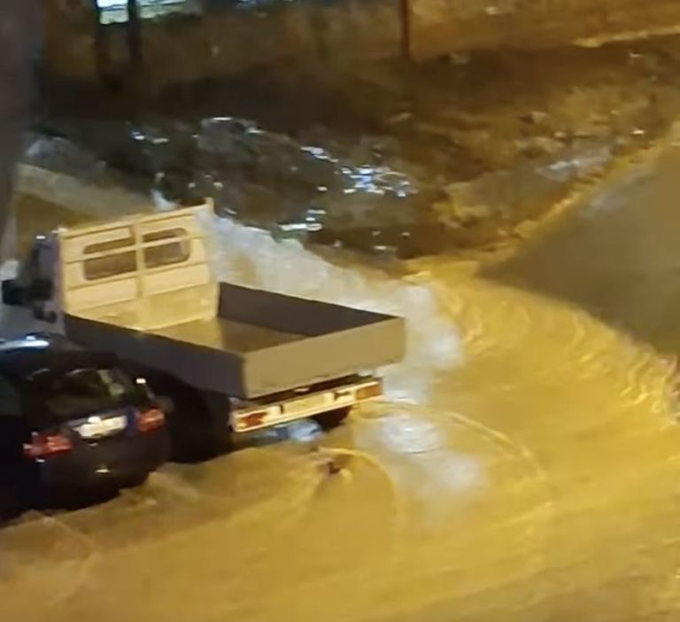 Massa e Carrara colpite da violenti temporali: chiuse tutte le scuole