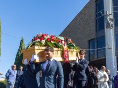 Celebrati i funerali di Marianella, presenti i dirigenti del Pistoia Basket: “Non abbandoneremo la sua famiglia”